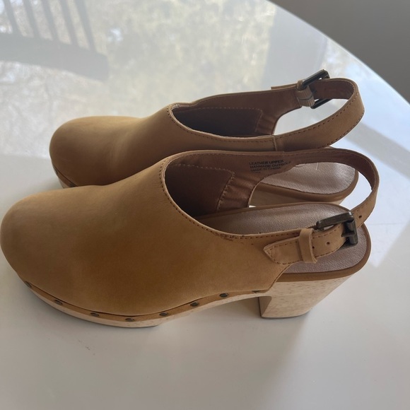 Ann Taylor Loft Slingback Leather Clog - 5.5 - Picture 4 of 8